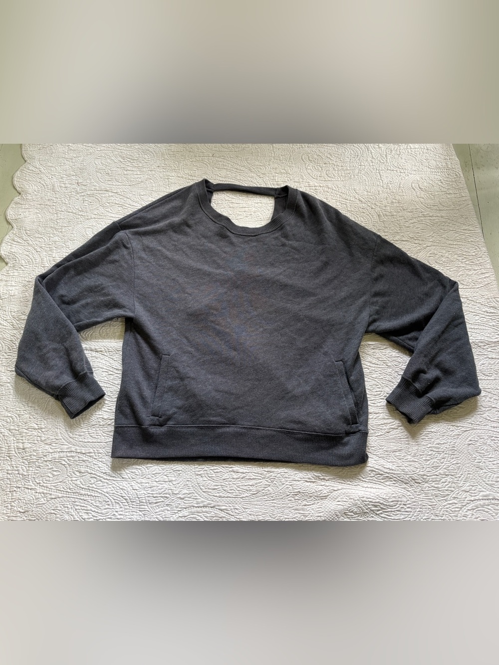 Women’s Hollister Gray Sweatshirt w/ front pockets & unique back - size small